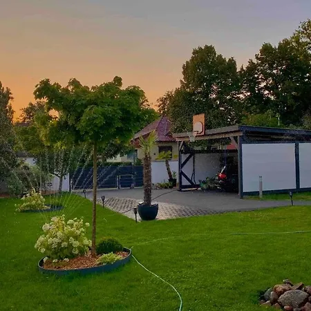 Villa Lotti Near Tesla Factory Apartment Alberthain